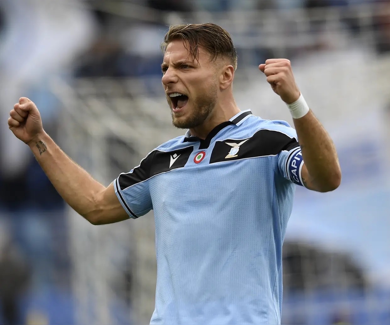 亚博体育-阿贾克斯今夜完成体检，志在欧冠名次提升，赛场秩序良好，更衣室氛围转暖的简单介绍-亚博体育