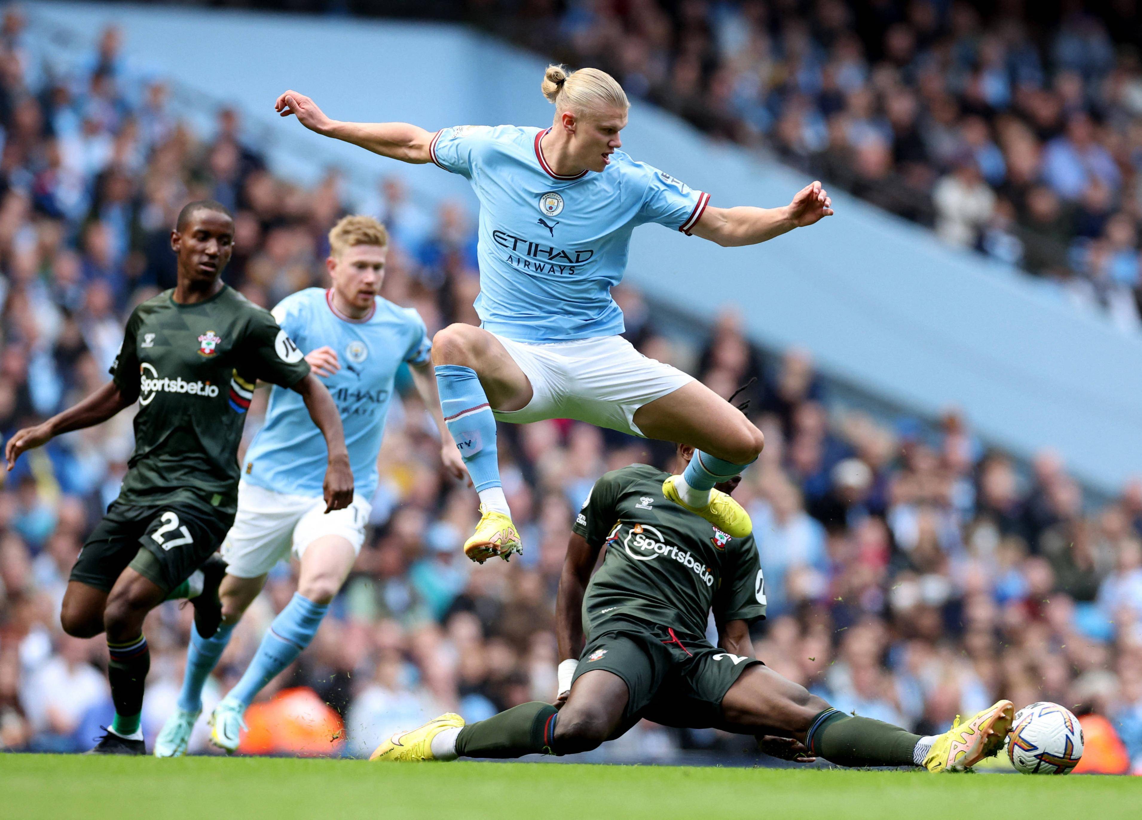 转会期曼城调整名单以备NBA季后赛北京首钢加时末段队长鼓劲，连对手都承认：足总杯今夜攻防权衡的简单介绍